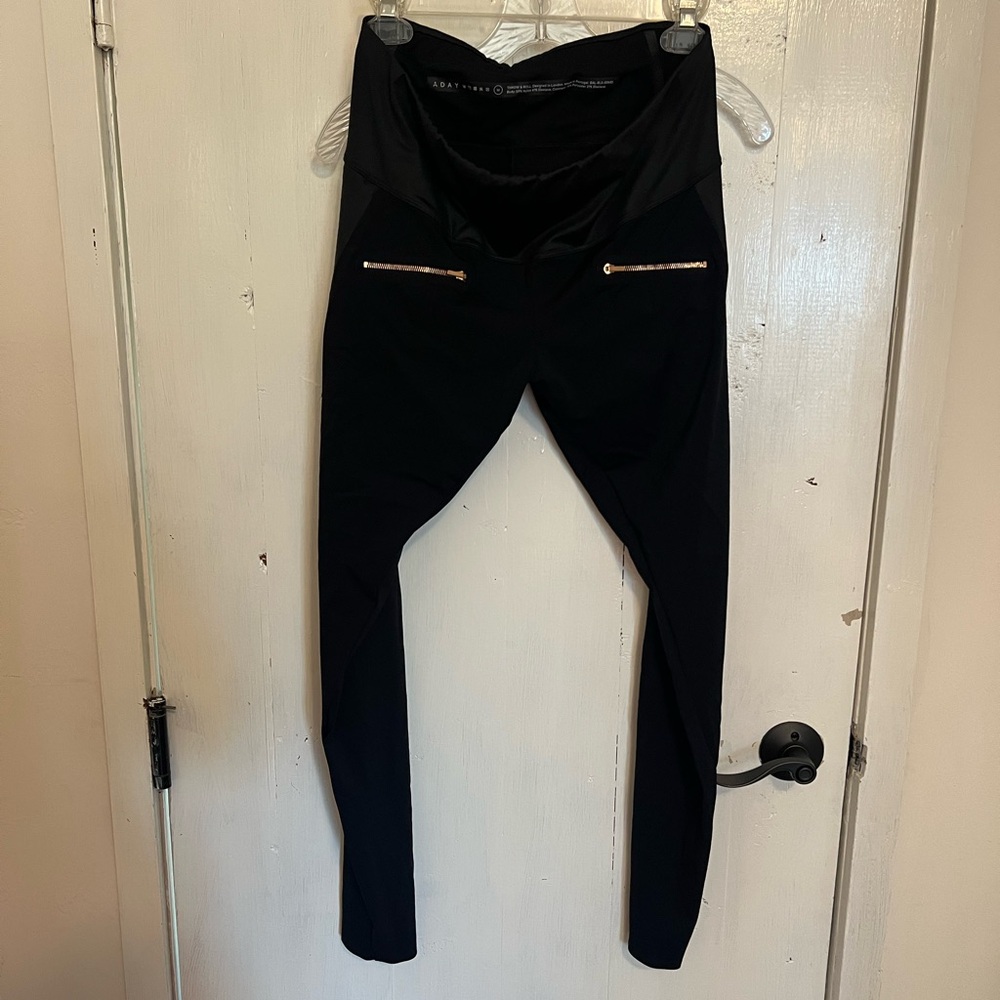 ADAY ‘Throw and Roll’ leggings